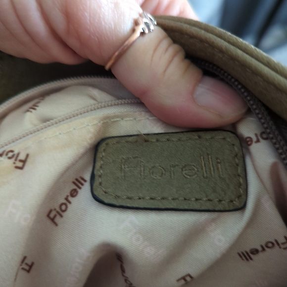 Fiorelli vegan leather tan coloured shoulder bag. - Picture 2 of 6